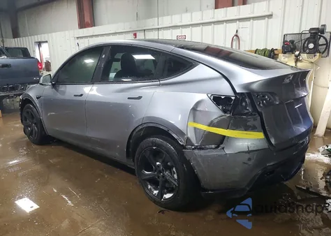 2024 Tesla Model Y z USA, uszkodzony, nr VIN 7SAYGDEE3RA288234